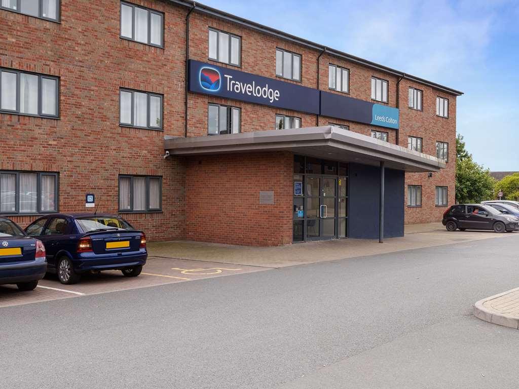 Travelodge Leeds Colton Гарфорт Экстерьер фото