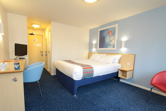 Travelodge Leeds Colton Гарфорт Номер фото