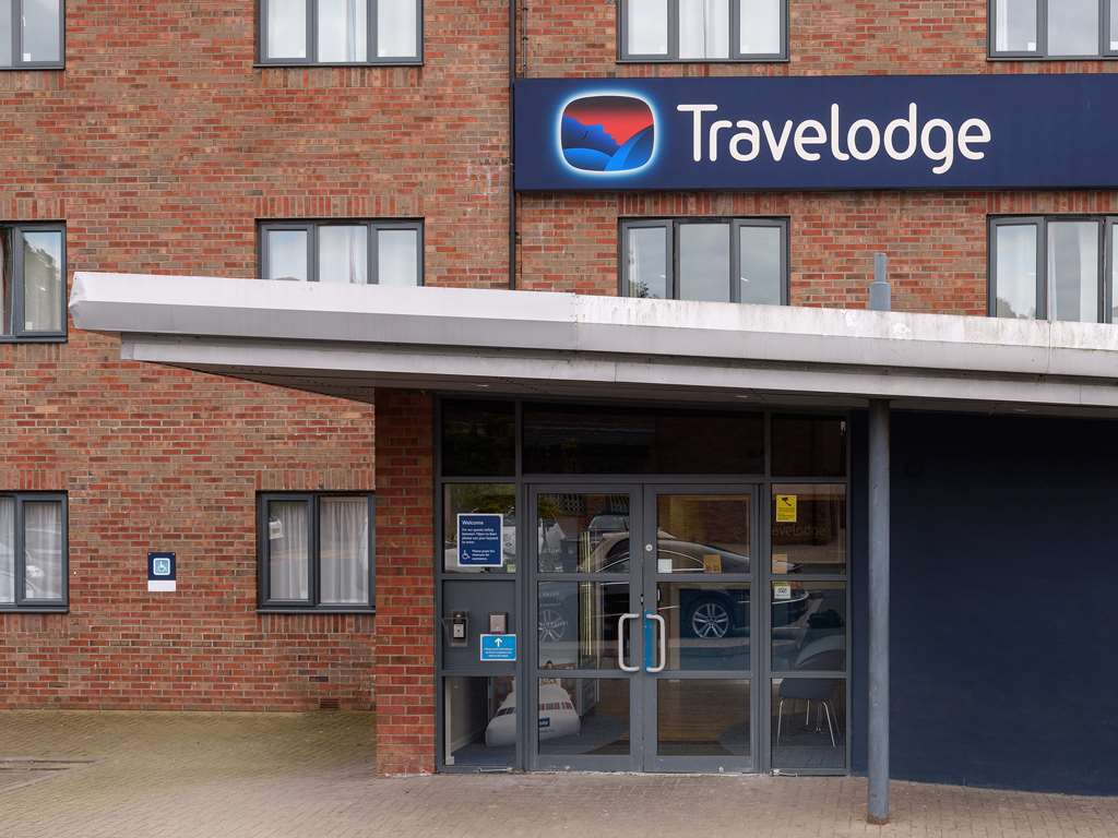 Travelodge Leeds Colton Гарфорт Экстерьер фото