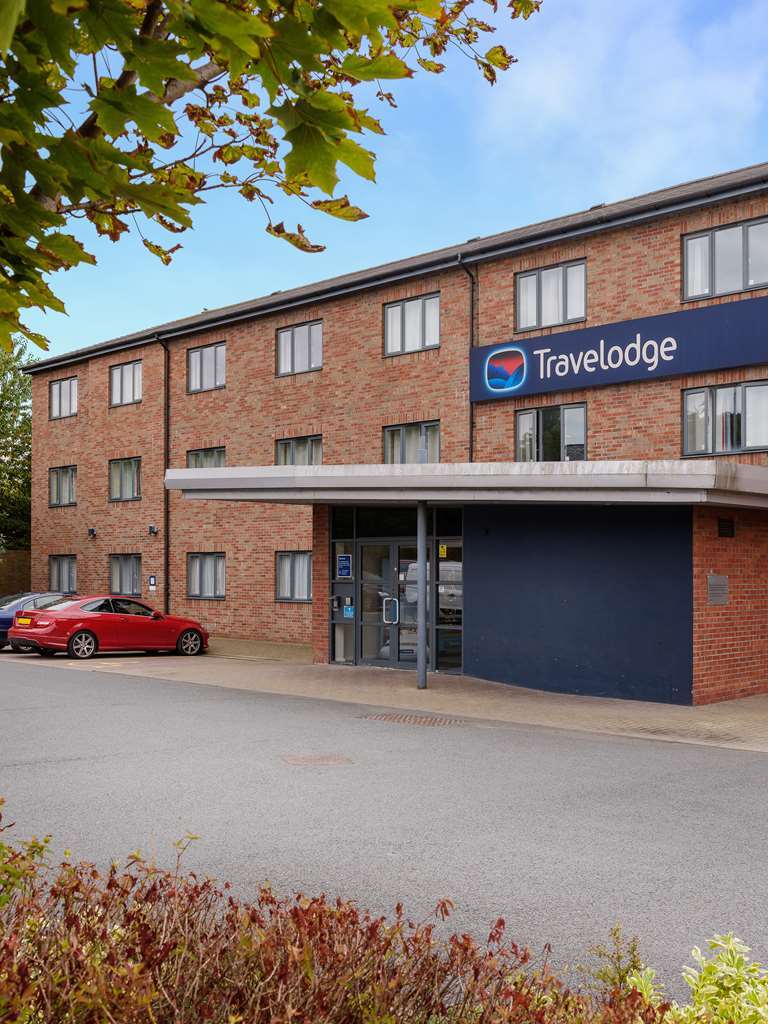 Travelodge Leeds Colton Гарфорт Экстерьер фото